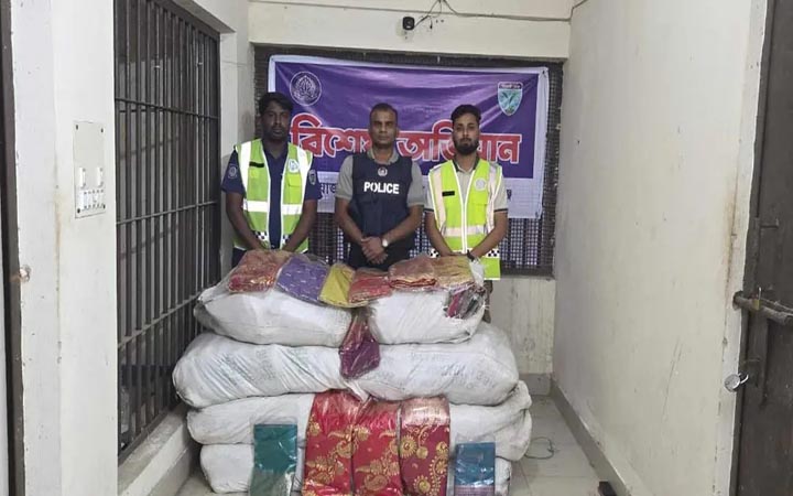 সুনামগঞ্জে অর্ধ কোটি টাকার ভারতীয় শাড়ি উদ্ধার