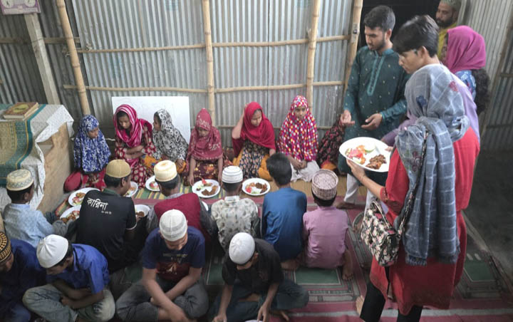পথশিশুদের নিয়ে ইবির বুননের ইফতার
