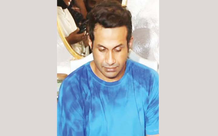 পরীমণির কস্টিউম ডিজাইনার জিমির বিরুদ্ধে মামলা