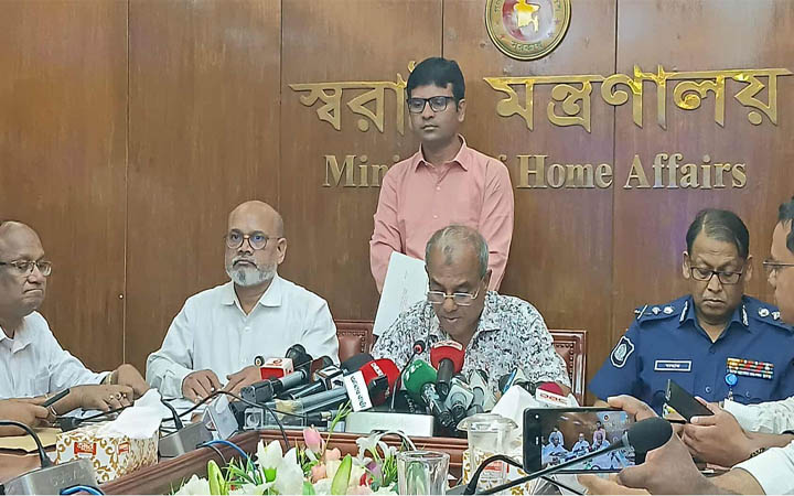২৪ সেপ্টেম্বর থেকে আইনশৃঙ্খলা বাহিনী মাঠে থাকবে : স্বরাষ্ট্র উপদেষ্টা