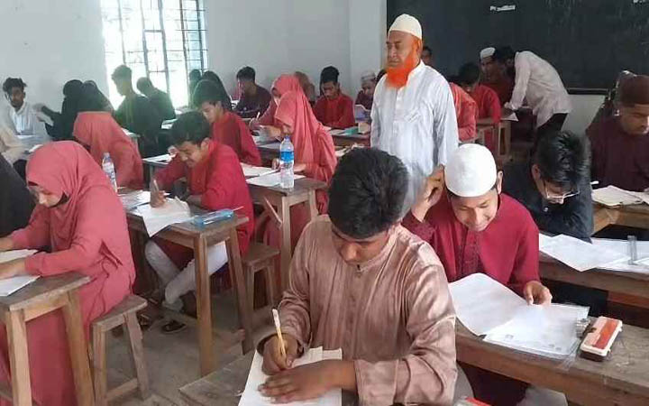 জয়পুরহাটে এসএসসি-সমমান পরীক্ষায় ১৯৭ শিক্ষার্থী অনুপস্থিত