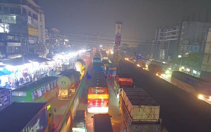 ঢাকা-চট্টগ্রাম মহাসড়কে তীব্র যানজট