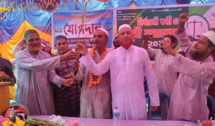 গাইবান্ধায় নেতাকর্মী নিয়ে জামায়াতে যোগ দিলেন শ্রমিক দল নেতা