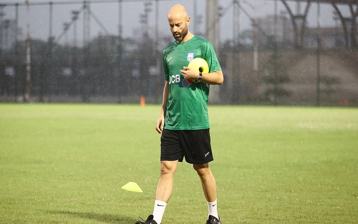 আবার ছুটিতে স্পেনে হ্যাভিয়ের ক্যাবরেরা