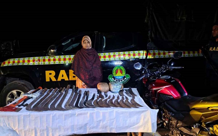 ঝিনাইদহে মাদক-দেশীয় অস্ত্রসহ নারী গ্রেফতার