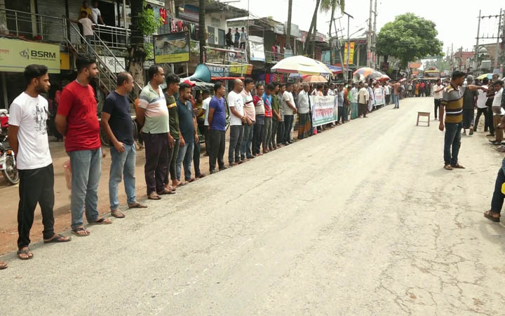 কুষ্টিয়ায় স্বেচ্ছাসেবক লীগ নেতা হত্যার বিচারের দাবিতে মানববন্ধন
