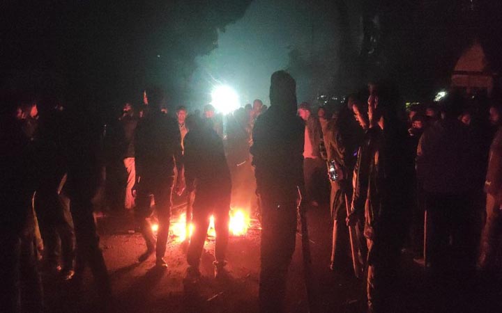 যবিপ্রবিতে শিক্ষার্থী-স্থানীয় সংঘর্ষ, আহত ২৭