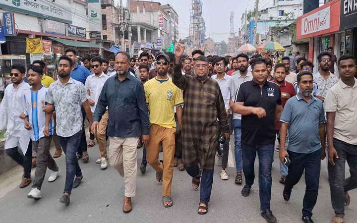 আ. লীগের নৈরাজ্যের প্রতিবাদে জয়পুরহাটে ছাত্রদলের প্রতিরোধ মিছিল
