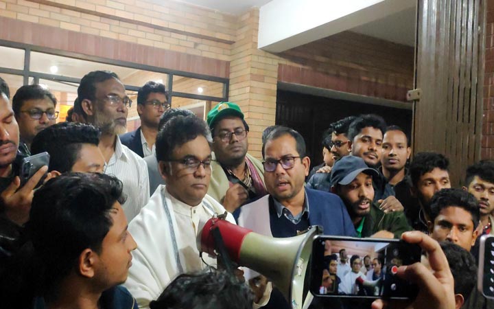 শিক্ষার্থীদের আন্দোলনের মুখে জাবিতে পোষ্য কোটা বাতিল