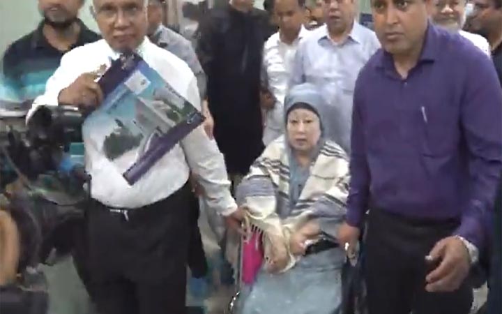 স্বাস্থ্য পরীক্ষা শেষে বাসায় ফিরেছেন খালেদা জিয়া