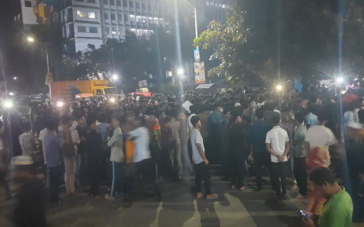 খুলনায় পলিটেকনিক শিক্ষার্থীদের মহাসড়ক অবরোধ
