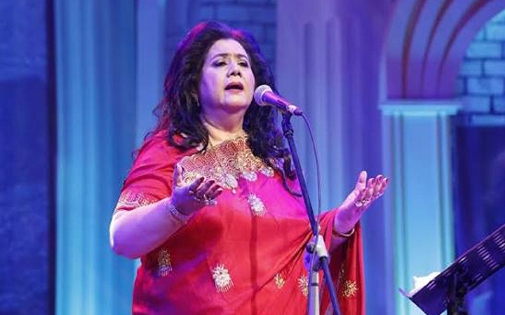 প্রথম একক সঙ্গীত সন্ধ্যায় মুগ্ধ করলেন রুনা লায়লা