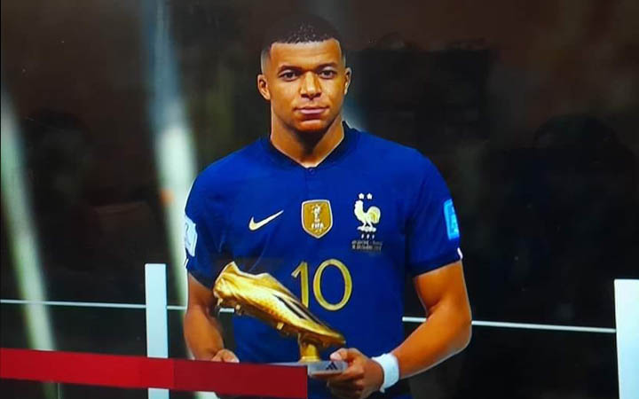 বিশ্বকাপ ফাইনালে হ্যাটট্রিক করে সোনার বুট! তার পরও ট্র্যাজিক নায়ক এমবাপ্পে