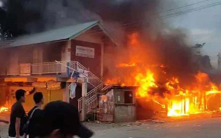 জ্বলছে মনিপুর, দেখামাত্র গুলির নির্দেশ