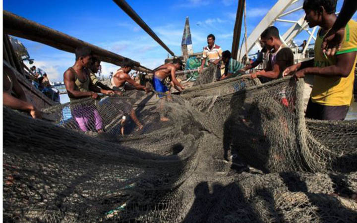 কক্সবাজারে মাছ ধরা ট্রলারে রহস্যময় বিস্ফোরণ, কি ঘটেছিল সেদিন