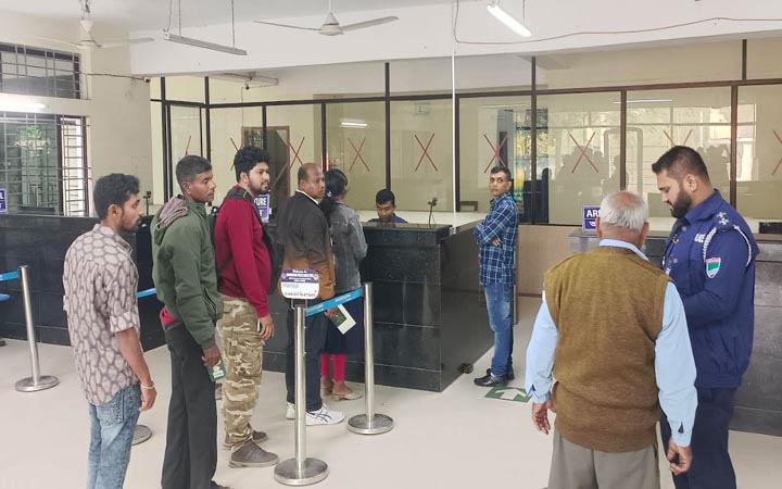 ভোমরা ইমিগ্রেশন দিয়ে পাসপোর্টধারী যাত্রী পারাপার স্বাভাবিক