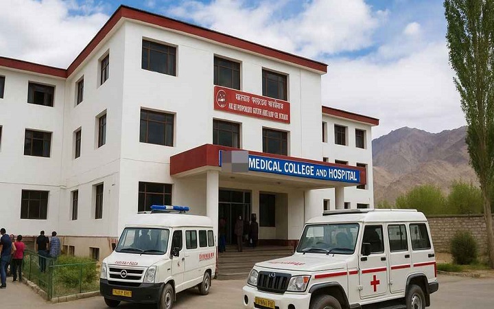 খাদ্যে বিষক্রিয়া, সিনেমার শুটিং ইউনিটের ১০০ সদস্য হাসপাতালে