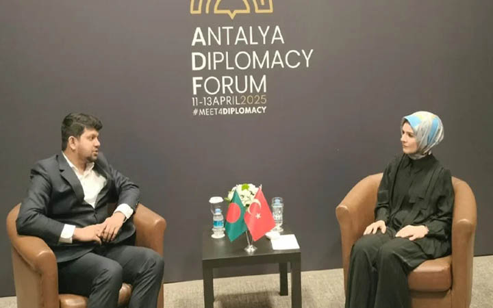 তুরস্কের পরিবার পরিকল্পনা মন্ত্রীর সঙ্গে উপদেষ্টা মাহফুজ আলমের সাক্ষাৎ