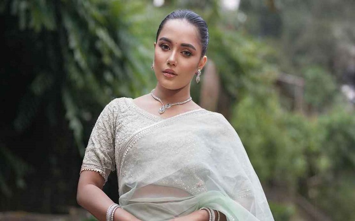 অভিনয় থেকে বিরতির ঘোষণা সামিরা মাহি!