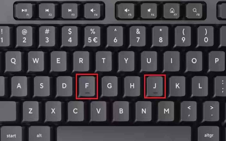 কম্পিউটারের কি-বোর্ডে F এবং J অক্ষরের ওপর দাগ থাকে কেন?
