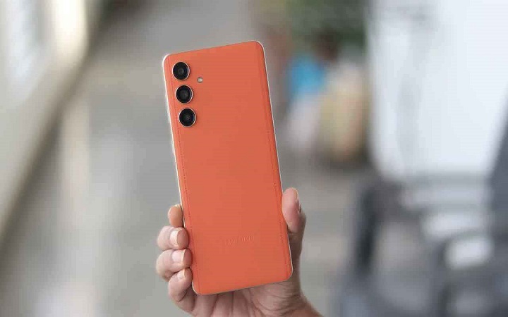 স্যামসাং কম দামে হালকা-পাতলা ফোন আনল