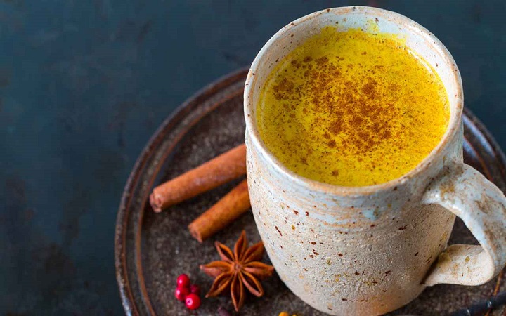 হলুদ দুধ পানের এই ৭ উপকারের কথা জানেন না অনেকেই