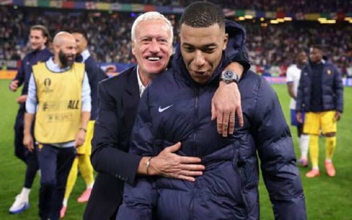 গোড়ালির চোটে ছিটকে গেলেন এমবাপে