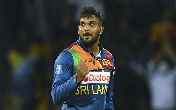 বিশ্বকাপ থেকে ছিটকে গেলেন হাসারাঙ্গা