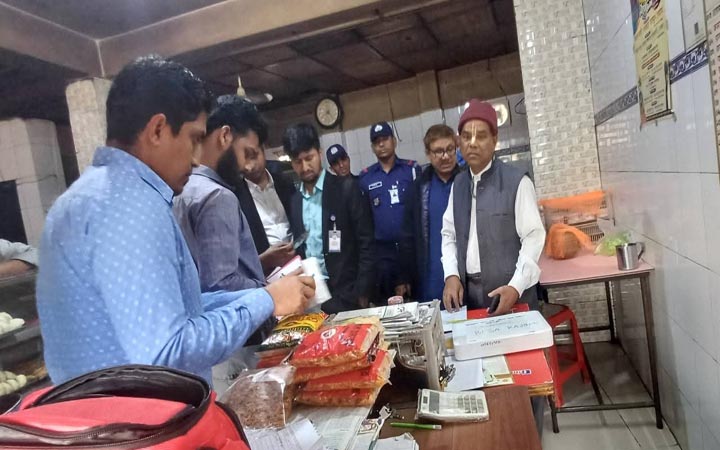 রাজবাড়ীতে তিন প্রতিষ্ঠানকে ২৬ হাজার টাকা জরিমানা