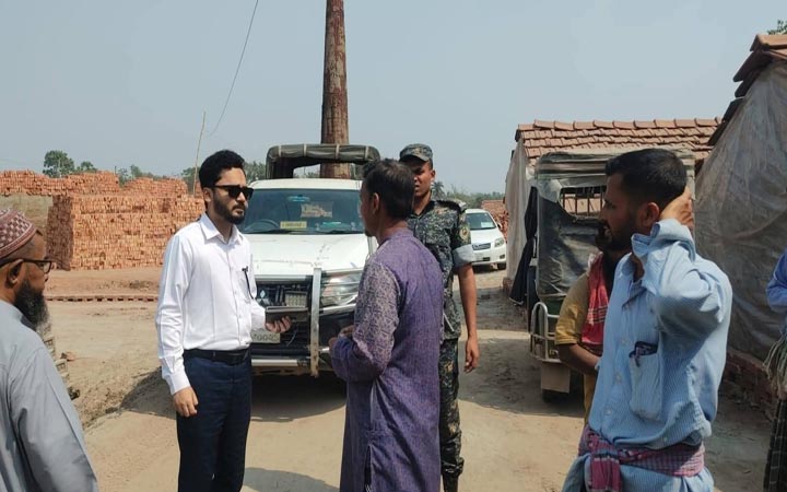 শ্যামনগরে অবৈধ মাটি উত্তোলন, দুই ইটভাটাকে ৬ লাখ টাকা জরিমানা