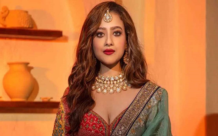 মিঠুন চক্রবর্তীর পুত্রবধূকে বিকিনি পরার প্রস্তাব, যা ঘটেছিল তারপর