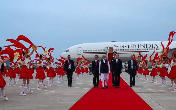 সাত বছর পর চীনের মাটিতে পা রাখলেন মোদি