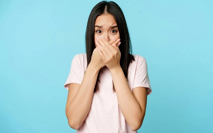 দাঁত না মেজেই খাবার খান? জেনে নিন কী হয়