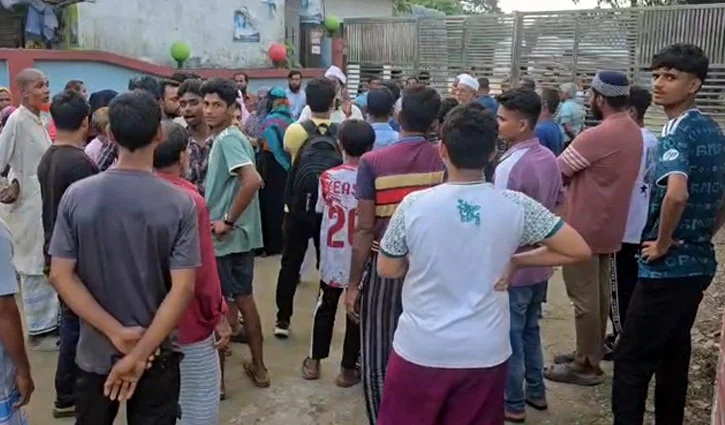 লোডশেডিংয়ের প্রতিবাদে মুন্সীগঞ্জে বিদ্যুৎ অফিস ঘেরাও