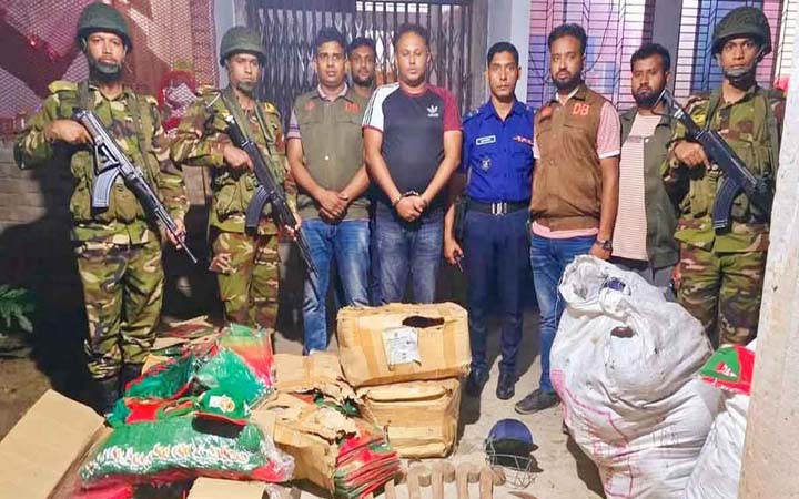 নড়াইলে ১৩ মামলার আসামি দেশীয় অস্ত্রসহ আটক