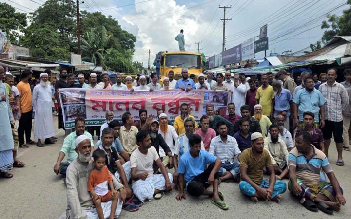 ফতুল্লায় জলাবদ্ধতা নিরসনের দাবিতে সড়ক অবরোধ