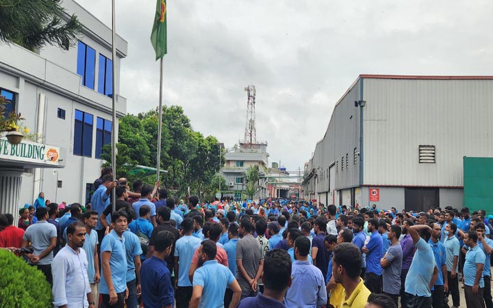 নাটোরে প্রাণ কোম্পানির কারখানায় শ্রমিক বিক্ষোভ