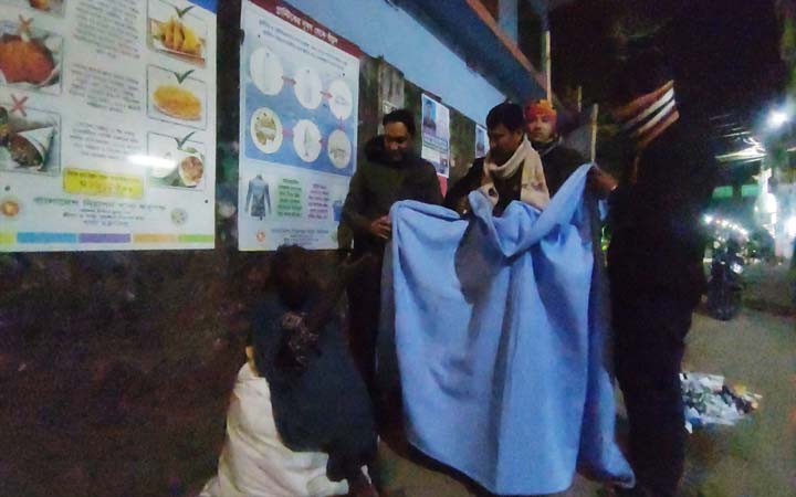 বান্দরবানে মধ্যরাতে এনসিপির শীতবস্ত্র বিতরণ