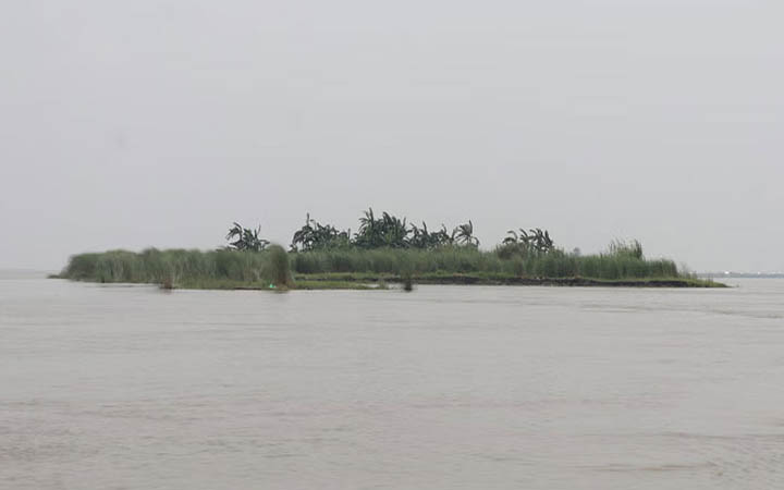 সিরাজগঞ্জে হু হু করে বাড়ছে যমুনার পানি, নিম্নাঞ্চলে বন্যার আশঙ্কা