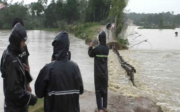 মৌলভীবাজারে দুই লাখ মানুষ এখনও পানিবন্দি
