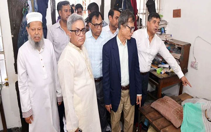 ৩০০ কক্ষ ভাঙচুর, সংস্কারের পরই চালু হবে শিক্ষা কার্যক্রম: ঢাবি উপাচার্য