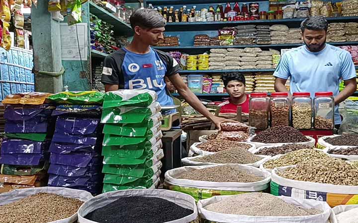 হিলিতে কমেছে সব ধরনের মসলার দাম