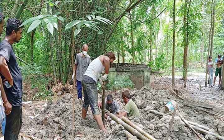 মৃত্যুর ২৬ দিন পর মরদেহ উত্তোলন