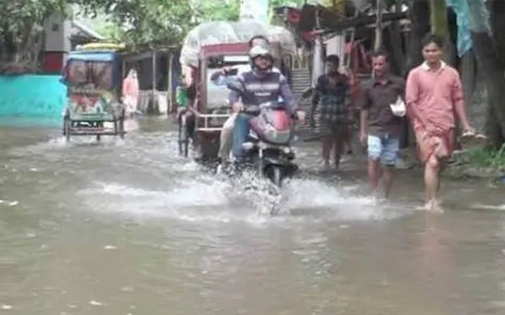 সাতক্ষীরায় ২৪ ঘণ্টায় ৭৫ মিলিমিটার বৃষ্টি, দুর্ভোগ চরমে