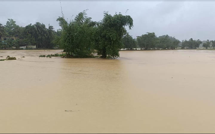 কক্সবাজারে টানা বৃষ্টিতে পানিবন্দি ৩ লাখ মানুষ