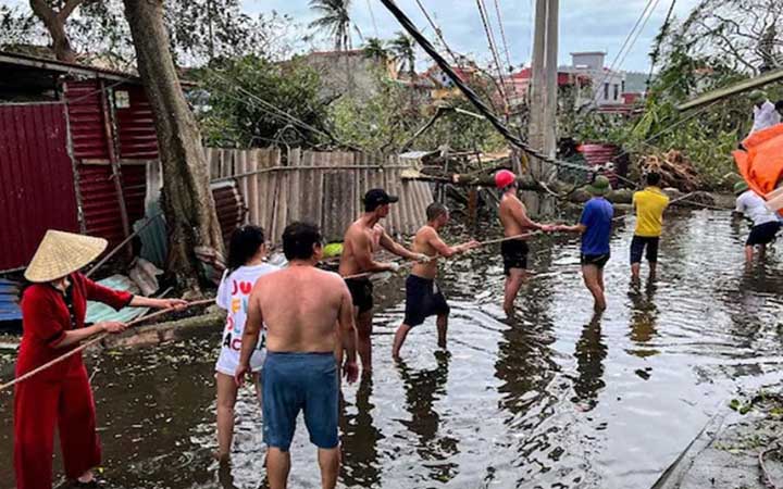 টাইফুন ইয়াগির আঘাতে লণ্ডভণ্ড ভিয়েতনাম, নিহত বেড়ে ৩৫