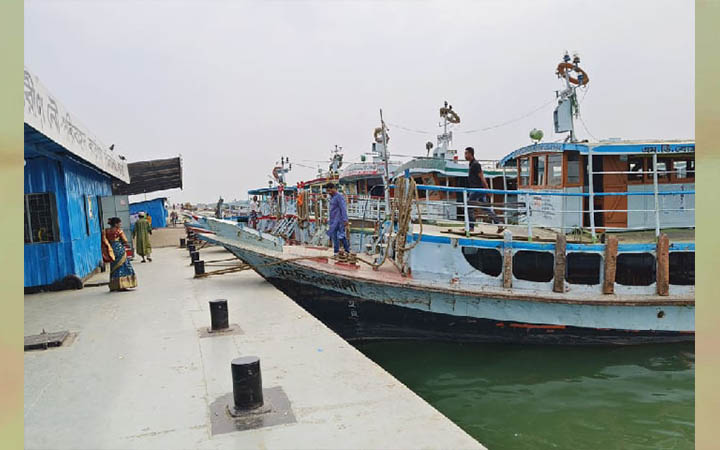 দৌলতদিয়া-পাটুরিয়ায় ৪৬ ঘণ্টা পর লঞ্চ চলাচল শুরু