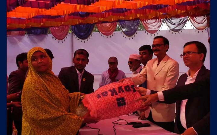 বার্ষিক সভায় শীতার্তদের কম্বল দিল নেত্রকোনায় সাংবাদিক ফোরাম