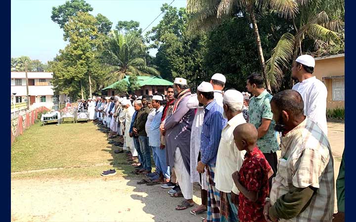 উত্তরায় অগ্নিকাণ্ডে নিহতদের কুমিল্লার বাড়িতে দাফন