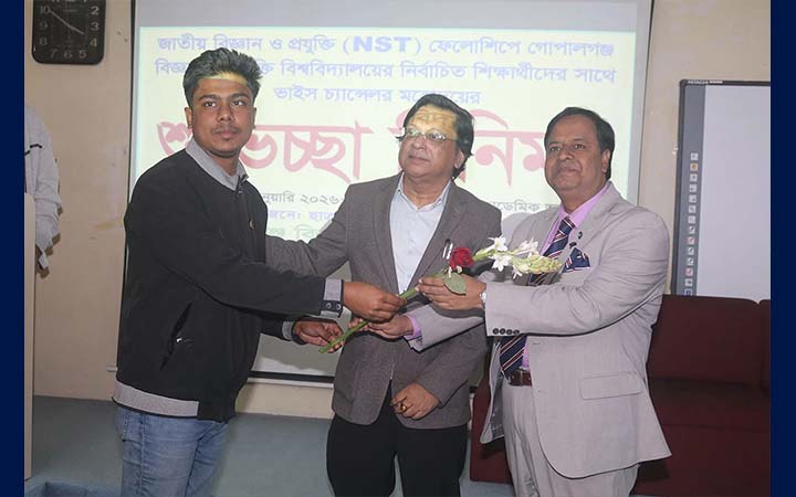 এনএসটি ফেলোশিপপ্রাপ্ত শিক্ষার্থীদের সঙ্গে গোবিপ্রবি উপাচার্যের শুভেচ্ছা বিনিময়